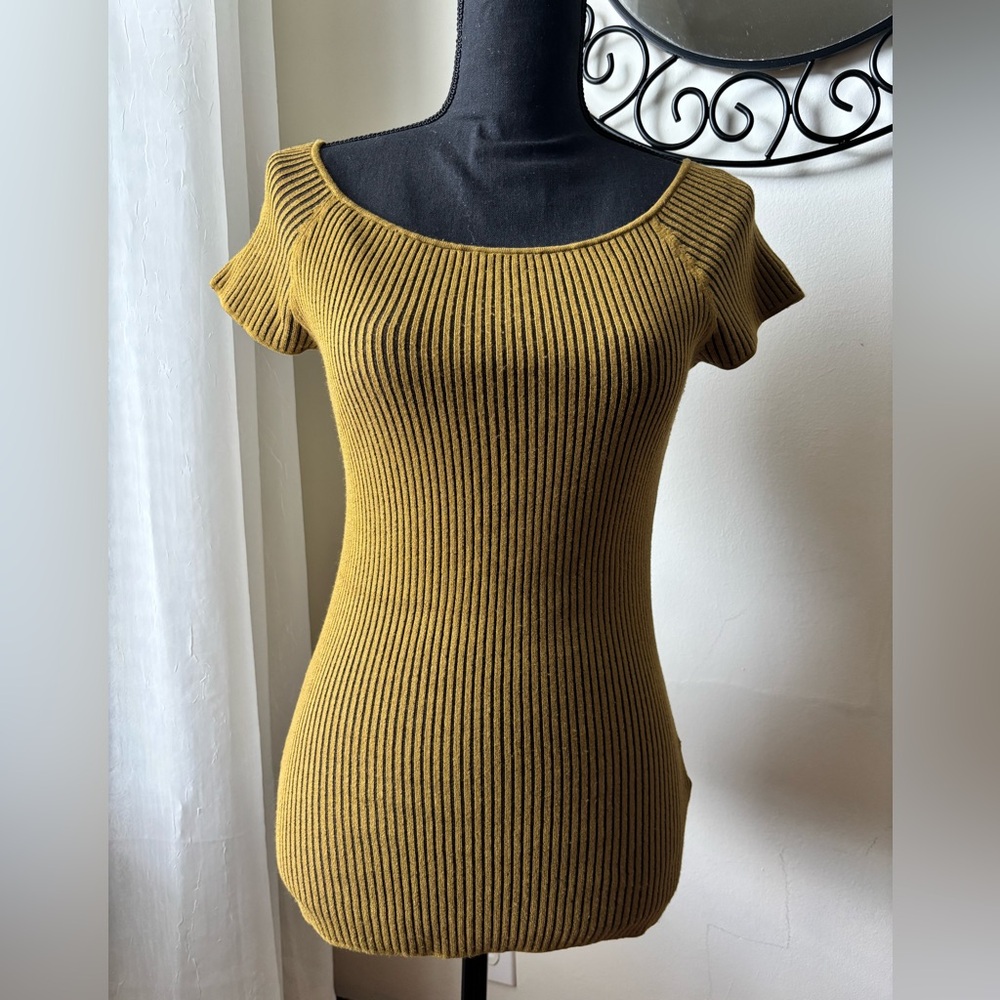H&M Mustard and Black Ribbed Top Stretchy Material.